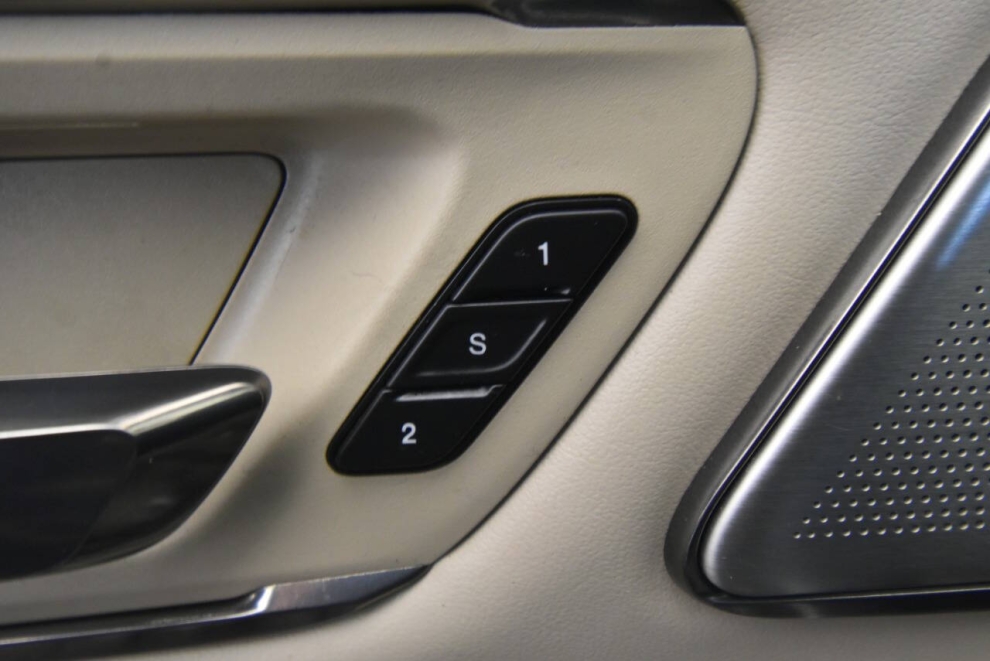 2019 RAM 1500 Limited 4x4 4dr Crew Cab 5.6 ft. SB Pickup, Blanco, Mileage: 87,838 - photo 31