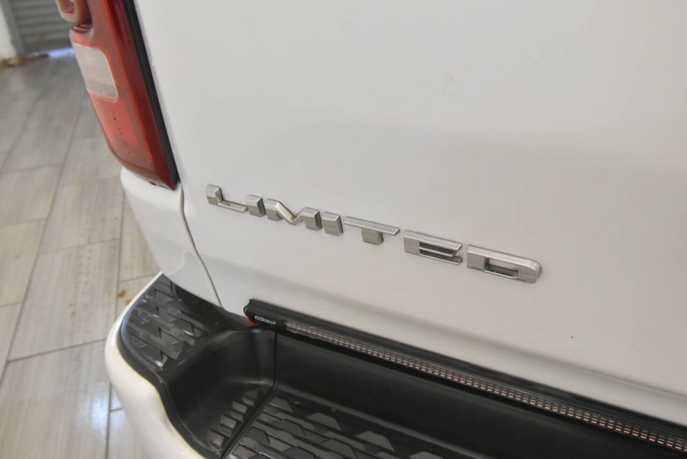 2019 RAM 1500 Limited 4x4 4dr Crew Cab 5.6 ft. SB Pickup, Blanco, Mileage: 87,838 - photo 34