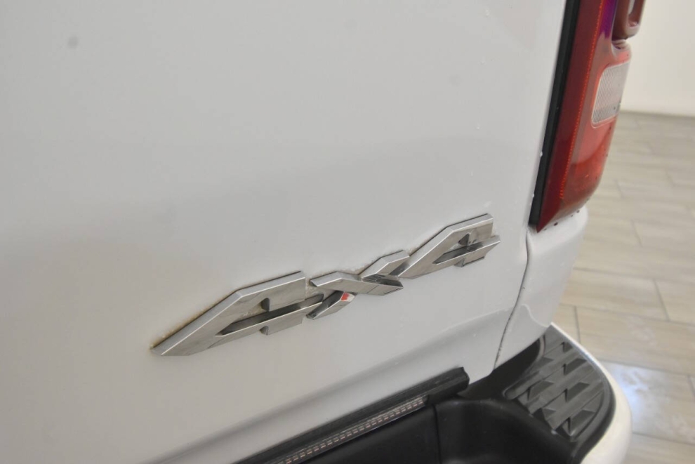 2019 RAM 1500 Limited 4x4 4dr Crew Cab 5.6 ft. SB Pickup, Blanco, Mileage: 87,838 - photo 35