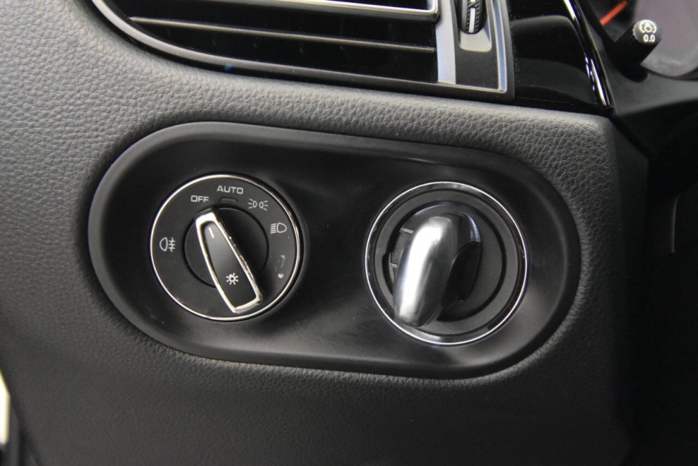 2020 Porsche Macan S AWD 4dr SUV, White, Mileage: 98,576 - photo 27