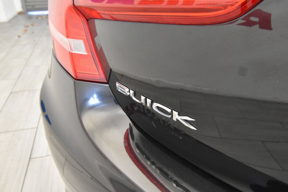 2017 Buick LaCrosse Essence 4dr Sedan, Black, Mileage: 87,566 - photo 33