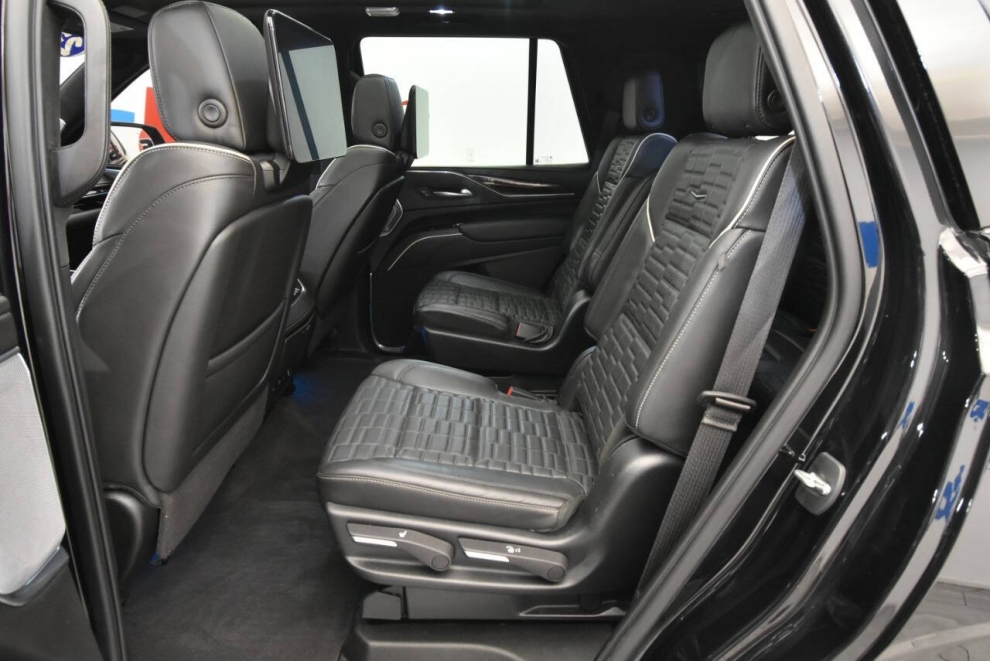 2023 Cadillac Escalade Sport Platinum 4x4 4dr SUV, Black, Mileage: 49,079 - photo 13