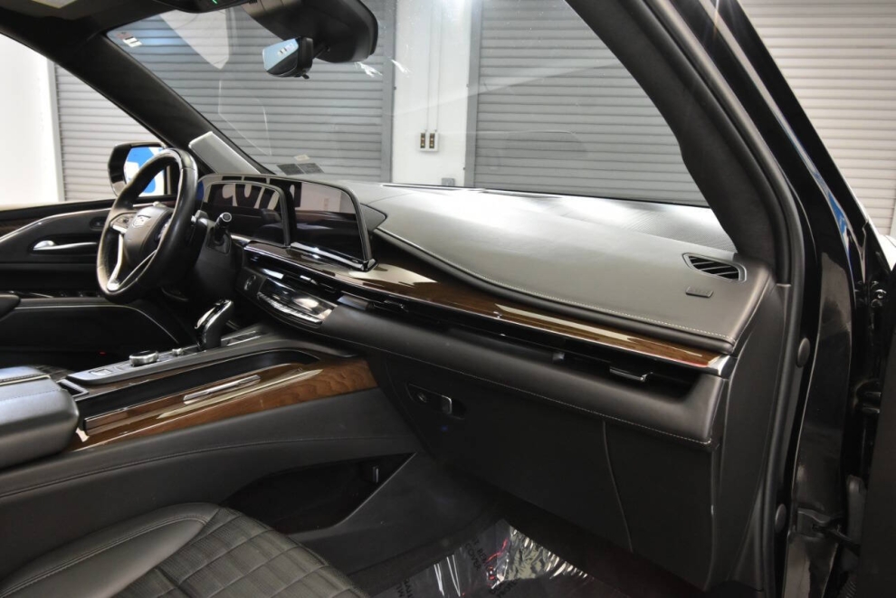 2023 Cadillac Escalade Sport Platinum 4x4 4dr SUV, Black, Mileage: 49,079 - photo 16