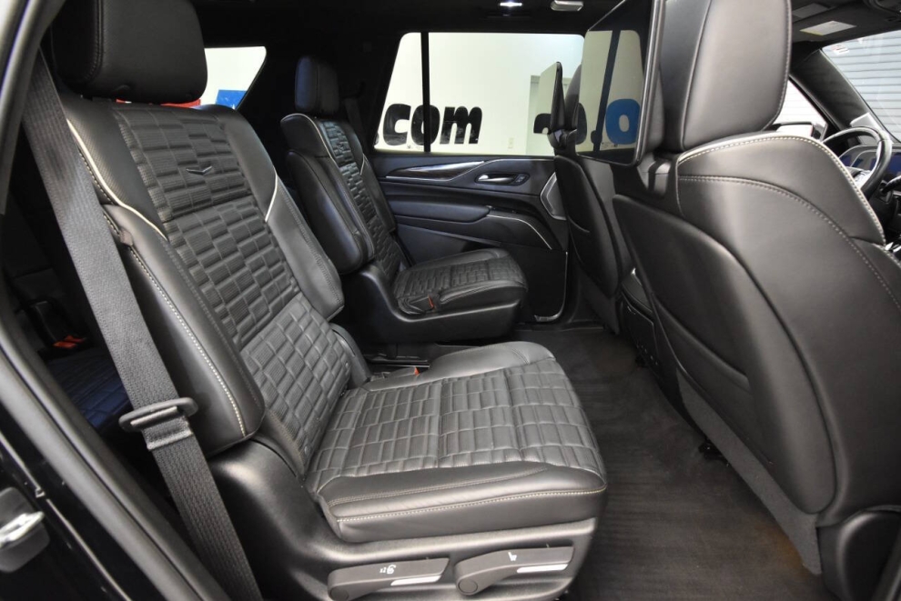 2023 Cadillac Escalade Sport Platinum 4x4 4dr SUV, Black, Mileage: 49,079 - photo 18