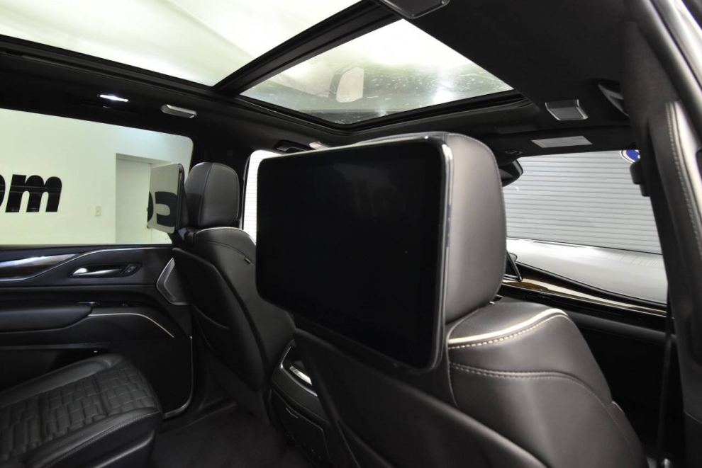 2023 Cadillac Escalade Sport Platinum 4x4 4dr SUV, Black, Mileage: 49,079 - photo 20