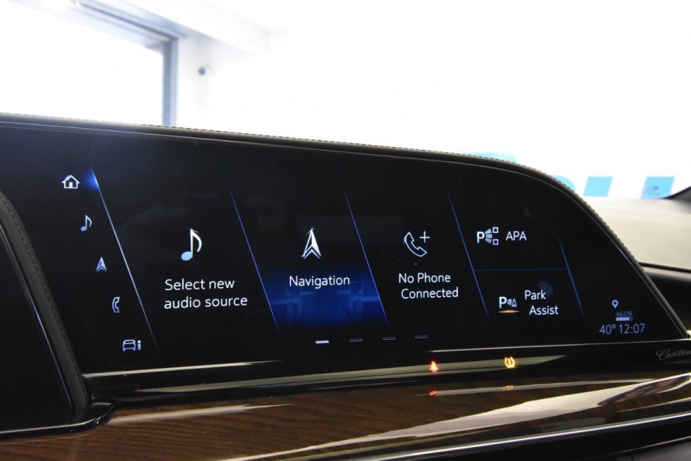 2023 Cadillac Escalade Sport Platinum 4x4 4dr SUV, Black, Mileage: 49,079 - photo 27