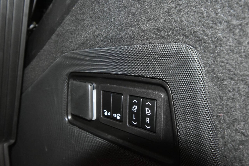 2023 Cadillac Escalade Sport Platinum 4x4 4dr SUV, Black, Mileage: 49,079 - photo 39