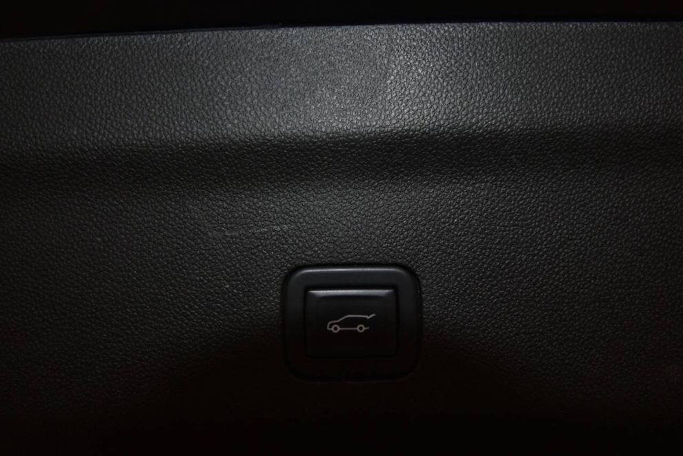 2023 Cadillac Escalade Sport Platinum 4x4 4dr SUV, Black, Mileage: 49,079 - photo 40