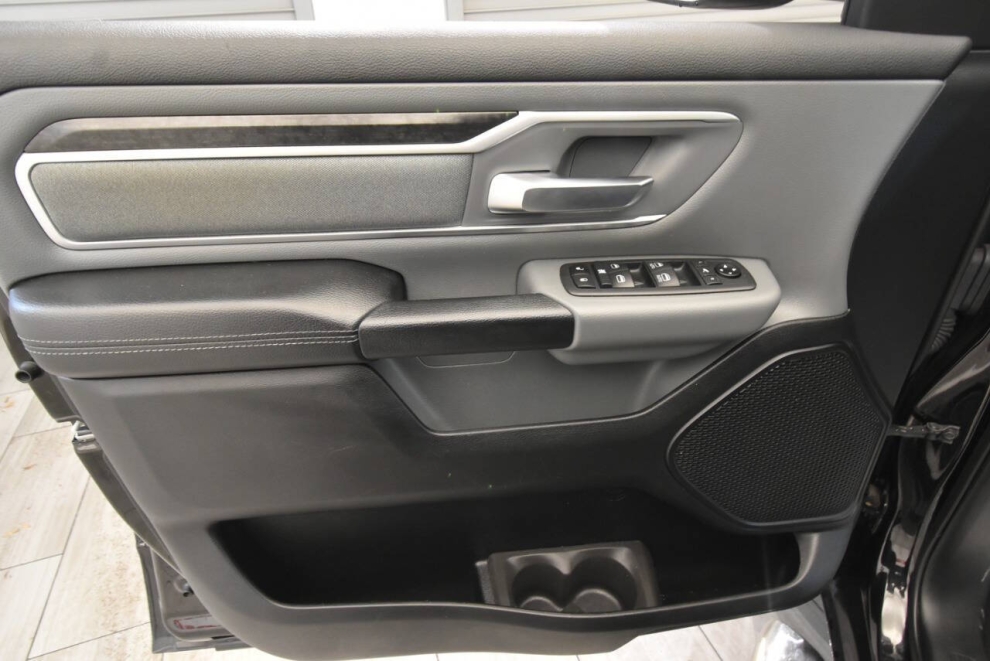 2020 RAM 1500 Big Horn 4x4 4dr Crew Cab 5.6 ft. SB Pickup, Black, Mileage: 80,226 - photo 12