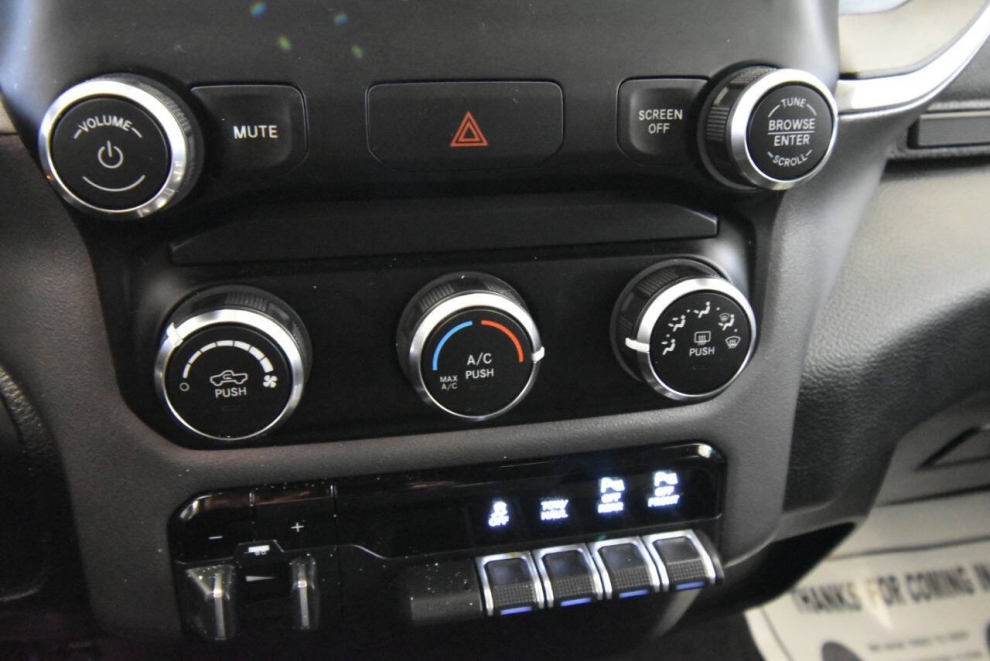 2020 RAM 1500 Big Horn 4x4 4dr Crew Cab 5.6 ft. SB Pickup, Black, Mileage: 80,226 - photo 18