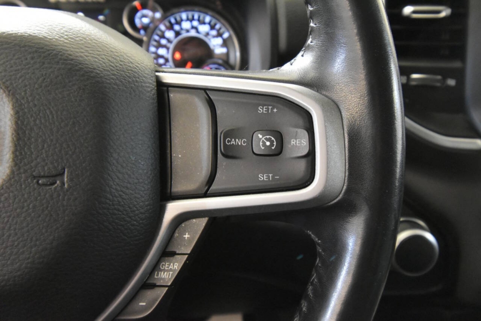 2020 RAM 1500 Big Horn 4x4 4dr Crew Cab 5.6 ft. SB Pickup, Black, Mileage: 80,226 - photo 25