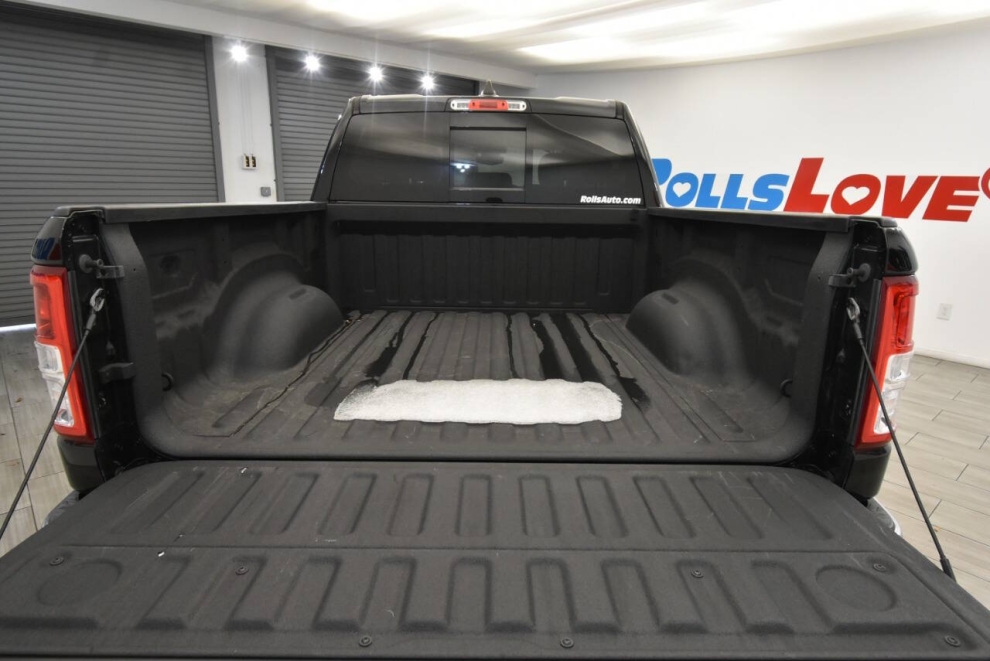 2020 RAM 1500 Big Horn 4x4 4dr Crew Cab 5.6 ft. SB Pickup, Black, Mileage: 80,226 - photo 32