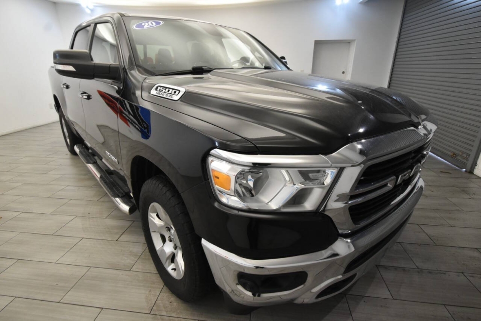 2020 RAM 1500 Big Horn 4x4 4dr Crew Cab 5.6 ft. SB Pickup, Black, Mileage: 80,226 - photo 6