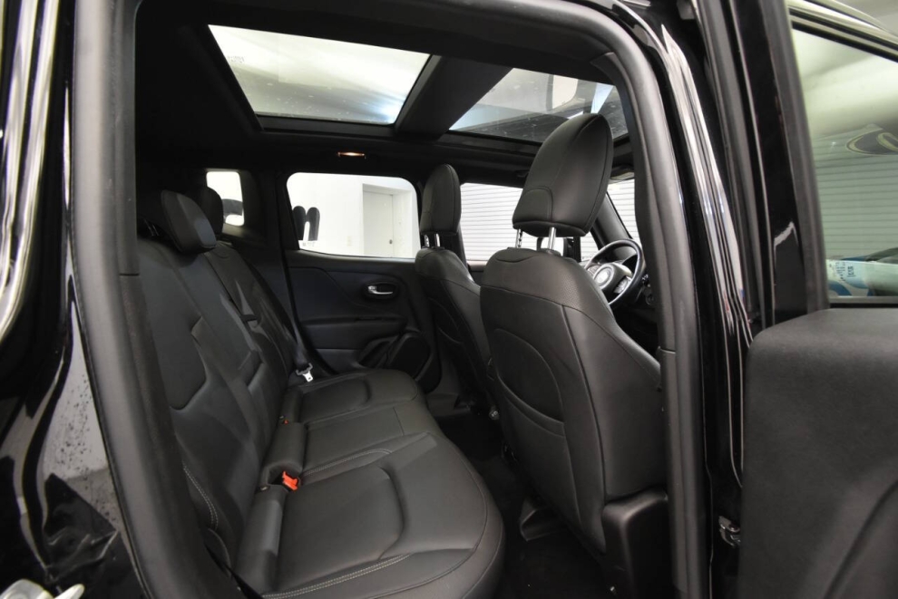 2020 Jeep Renegade Altitude 4x4 4dr SUV, Black, Mileage: 69,908 - photo 15