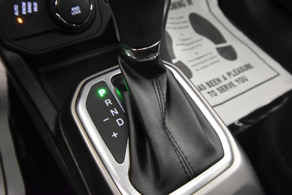 2020 Jeep Renegade Altitude 4x4 4dr SUV, Black, Mileage: 69,908 - photo 18