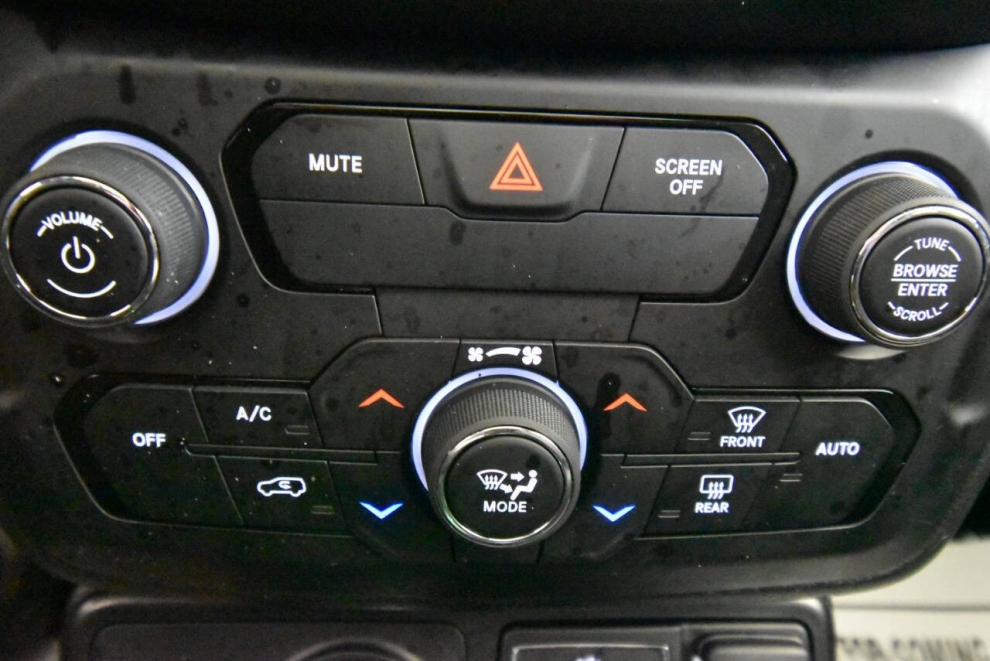 2020 Jeep Renegade Altitude 4x4 4dr SUV, Black, Mileage: 69,908 - photo 20