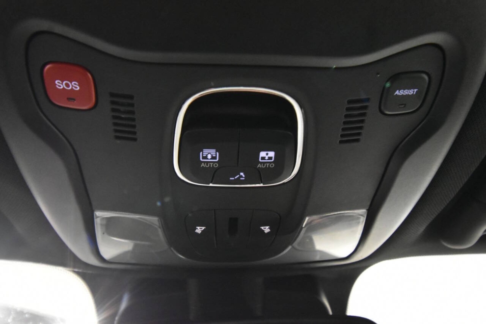 2020 Jeep Renegade Altitude 4x4 4dr SUV, Black, Mileage: 69,908 - photo 23