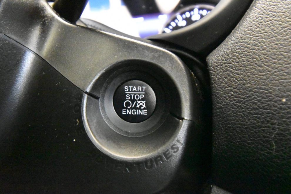 2020 Jeep Renegade Altitude 4x4 4dr SUV, Black, Mileage: 69,908 - photo 24