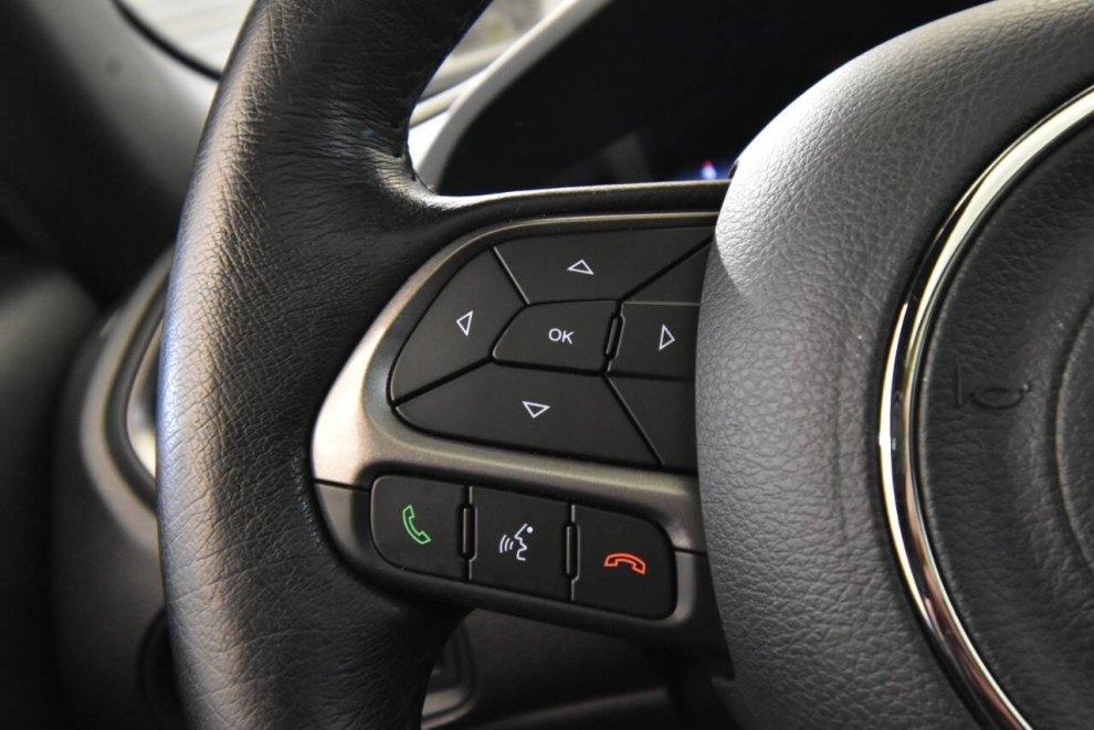 2020 Jeep Renegade Altitude 4x4 4dr SUV, Black, Mileage: 69,908 - photo 26