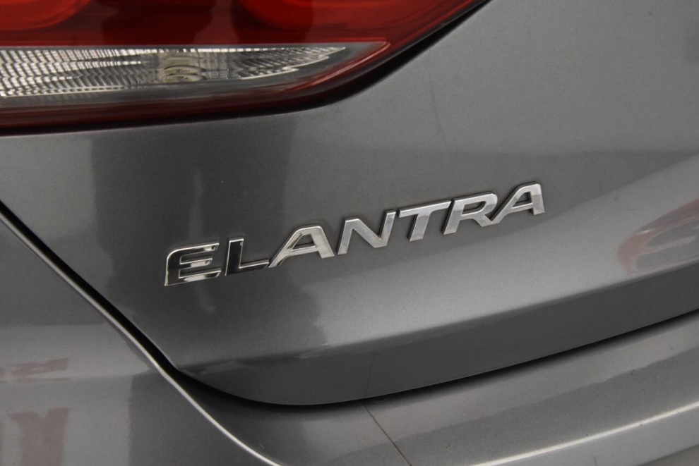 2018 Hyundai Elantra SEL 4dr Sedan (US), Gray, Mileage: 53,794 - photo 28