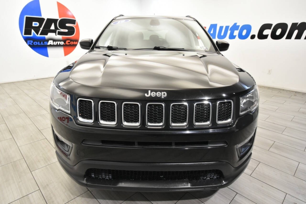2019 Jeep Compass Latitude 4dr SUV, Black, Mileage: 83,499 - photo 7