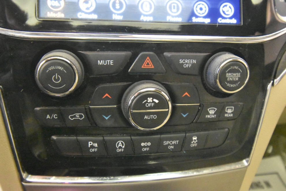 2021 Jeep Grand Cherokee Overland 4x4 4dr SUV, White, Mileage: 83,642 - photo 19