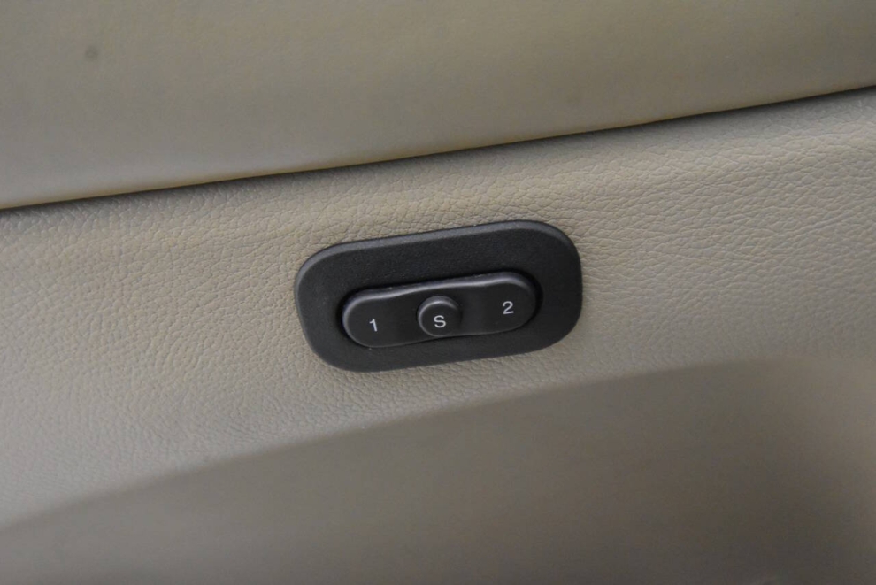 2021 Jeep Grand Cherokee Overland 4x4 4dr SUV, White, Mileage: 83,642 - photo 30