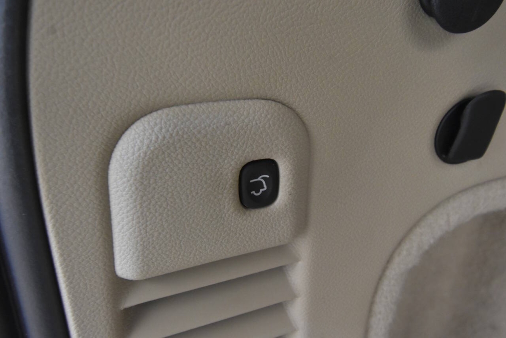 2021 Jeep Grand Cherokee Overland 4x4 4dr SUV, White, Mileage: 83,642 - photo 34