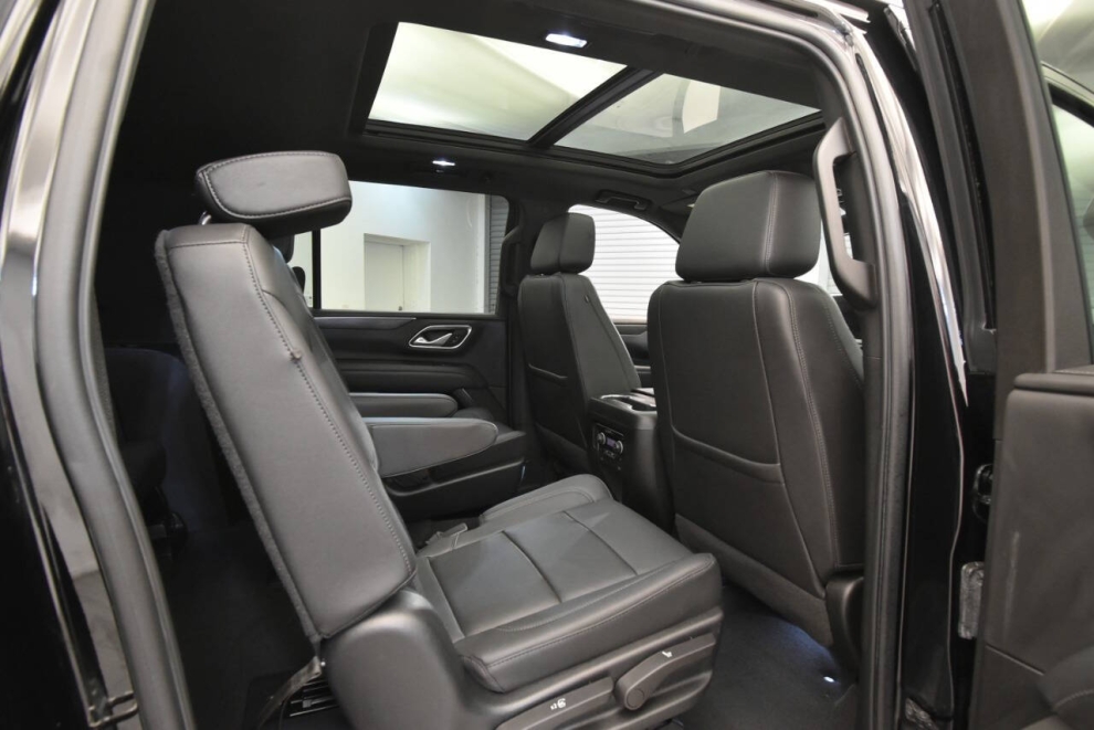 2022 Chevrolet Suburban Z71 4x4 4dr SUV, Black, Mileage: 72,266 - photo 16