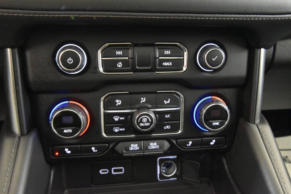 2022 Chevrolet Suburban Z71 4x4 4dr SUV, Black, Mileage: 72,266 - photo 19