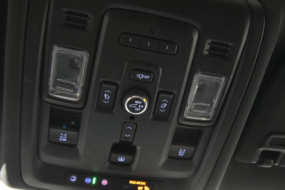 2022 Chevrolet Suburban Z71 4x4 4dr SUV, Black, Mileage: 72,266 - photo 22