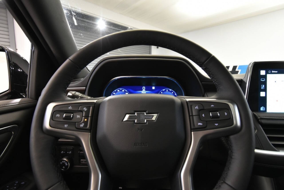 2022 Chevrolet Suburban Z71 4x4 4dr SUV, Black, Mileage: 72,266 - photo 24