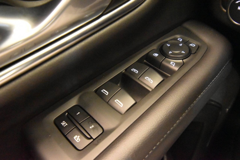 2022 Chevrolet Suburban Z71 4x4 4dr SUV, Black, Mileage: 72,266 - photo 29