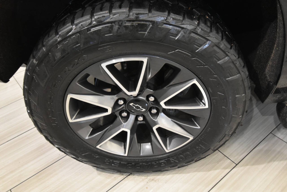 2022 Chevrolet Suburban Z71 4x4 4dr SUV, Black, Mileage: 72,266 - photo 9