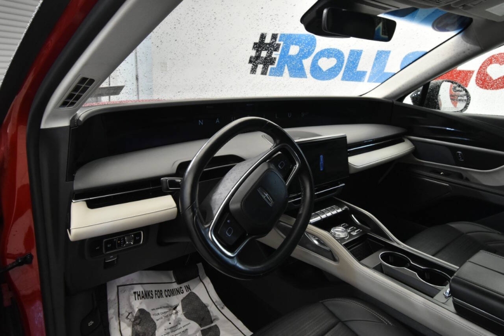 2024 Lincoln Nautilus Reserve AWD 4dr SUV, Red, Mileage: 44,567 - photo 10