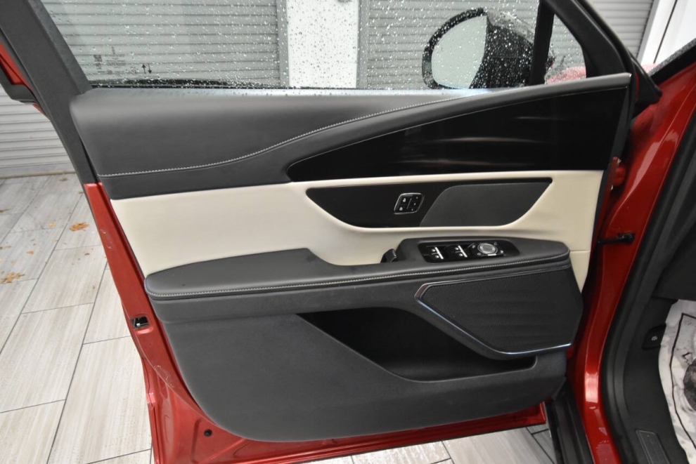 2024 Lincoln Nautilus Reserve AWD 4dr SUV, Red, Mileage: 44,567 - photo 11