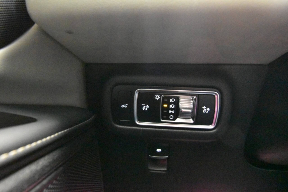 2024 Lincoln Nautilus Reserve AWD 4dr SUV, Red, Mileage: 44,567 - photo 26