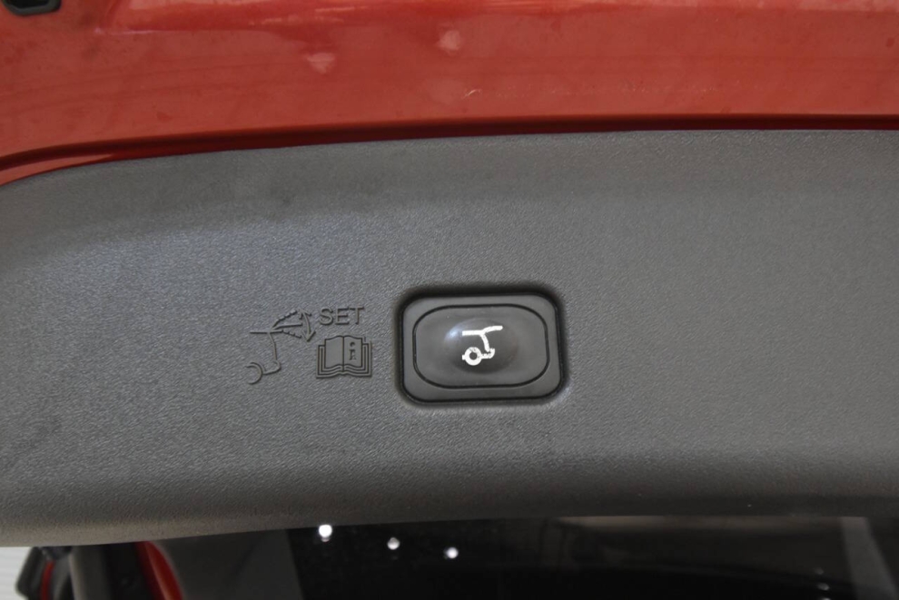 2024 Lincoln Nautilus Reserve AWD 4dr SUV, Red, Mileage: 44,567 - photo 29