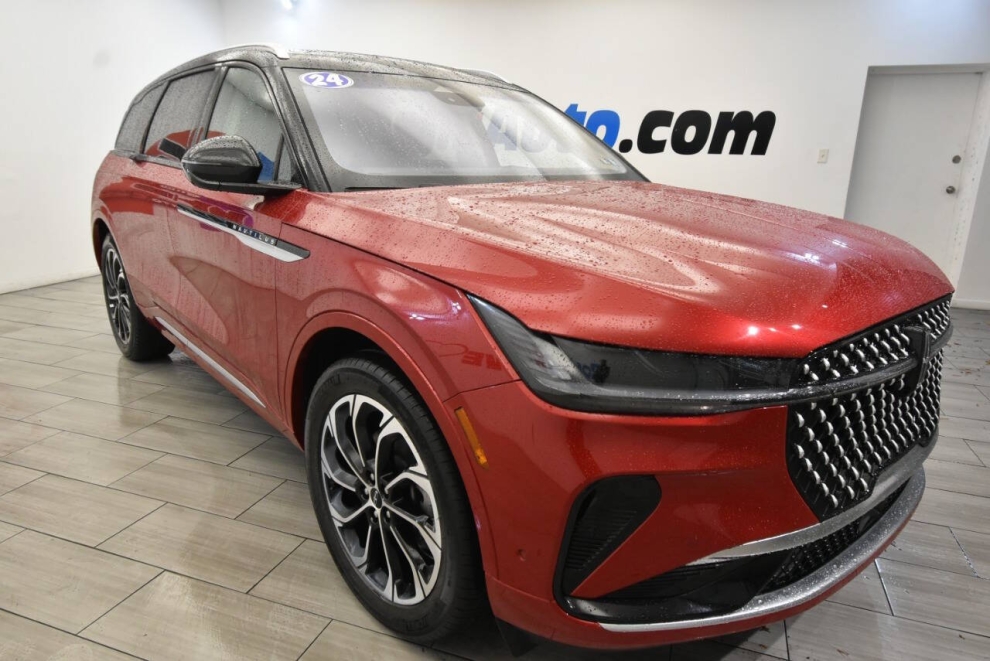 2024 Lincoln Nautilus Reserve AWD 4dr SUV, Red, Mileage: 44,567 - photo 6