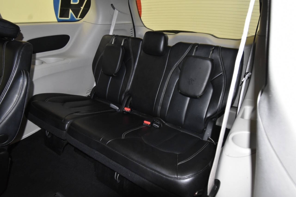 2023 Chrysler Pacifica Touring L 4dr Mini Van, Gris, Mileage: 61,887 - photo 14