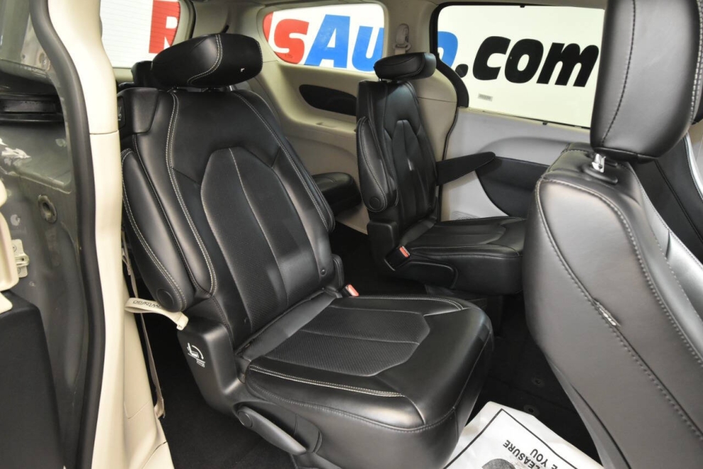 2023 Chrysler Pacifica Touring L 4dr Mini Van, Gris, Mileage: 61,887 - photo 18