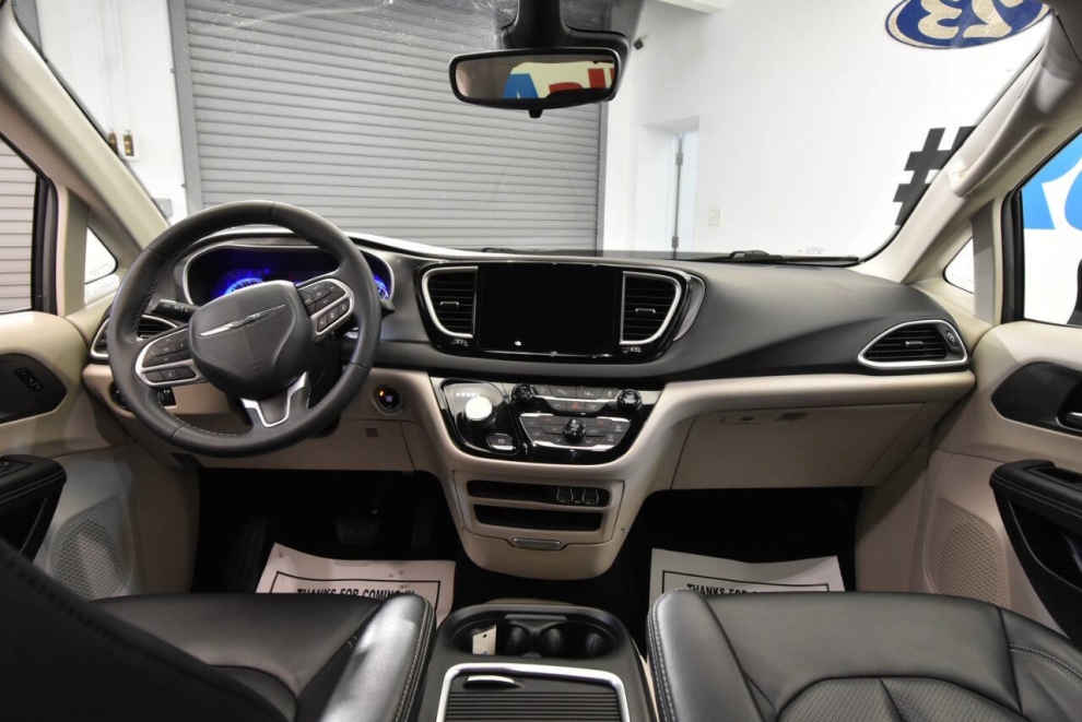 2023 Chrysler Pacifica Touring L 4dr Mini Van, Gris, Mileage: 61,887 - photo 19