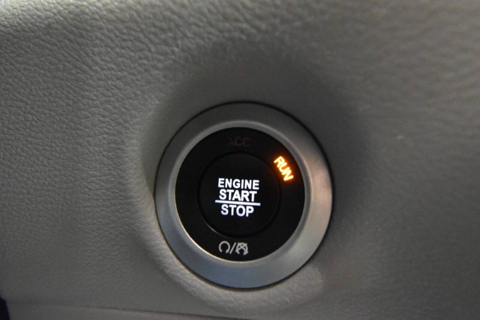 2023 Chrysler Pacifica Touring L 4dr Mini Van, Gris, Mileage: 61,887 - photo 21