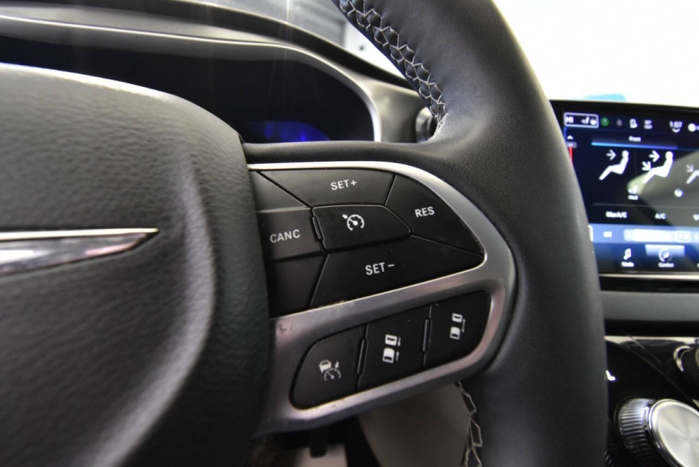 2023 Chrysler Pacifica Touring L 4dr Mini Van, Gris, Mileage: 61,887 - photo 28