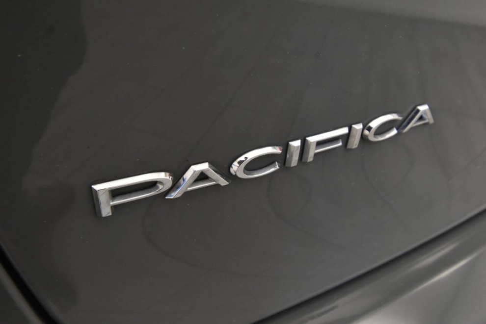 2023 Chrysler Pacifica Touring L 4dr Mini Van, Gris, Mileage: 61,887 - photo 32