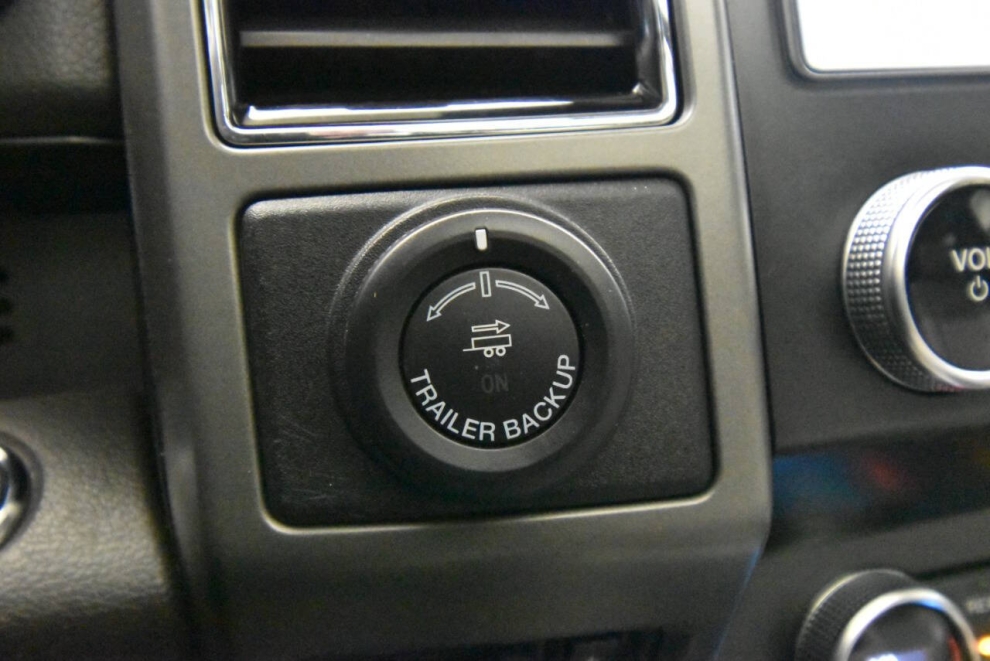 2021 Ford Expedition XLT 4x4 4dr SUV, Blanco, Mileage: 114,041 - photo 25