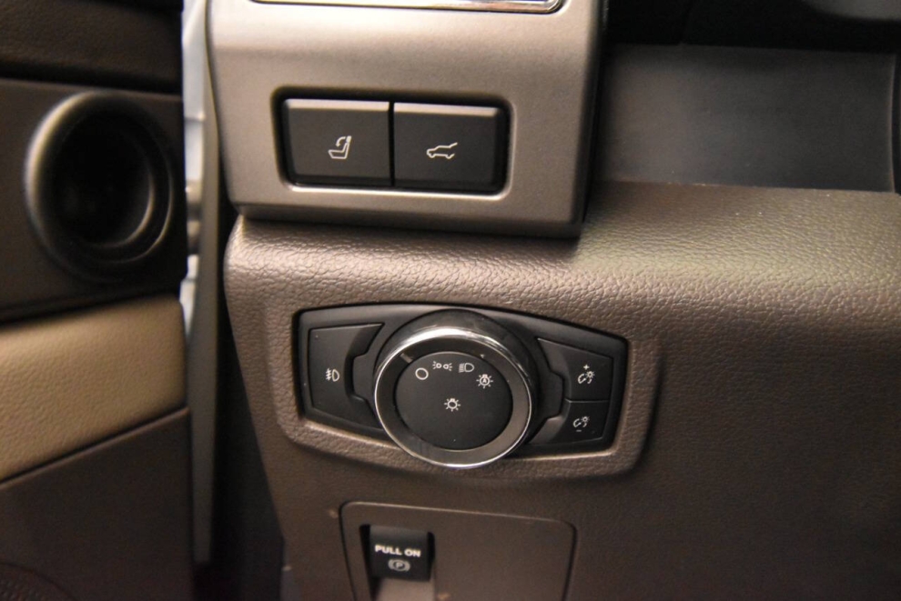 2021 Ford Expedition XLT 4x4 4dr SUV, Blanco, Mileage: 114,041 - photo 31