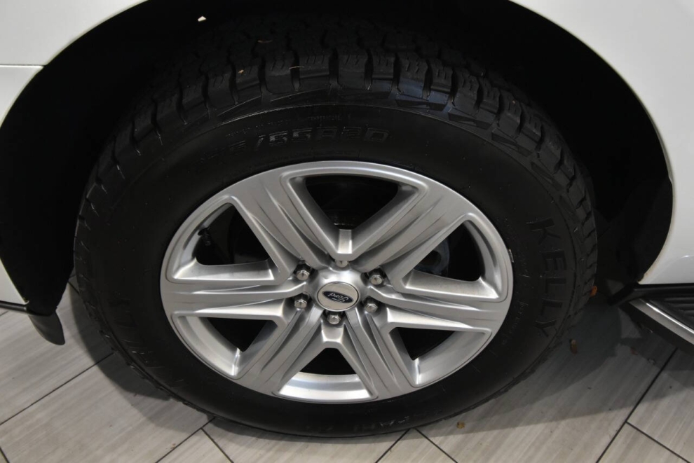 2021 Ford Expedition XLT 4x4 4dr SUV, Blanco, Mileage: 114,041 - photo 9