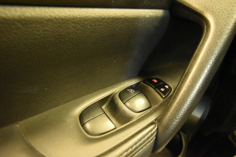 2019 Nissan Rogue Sport S 4dr Crossover, Gray, Mileage: 72,033 - photo 27