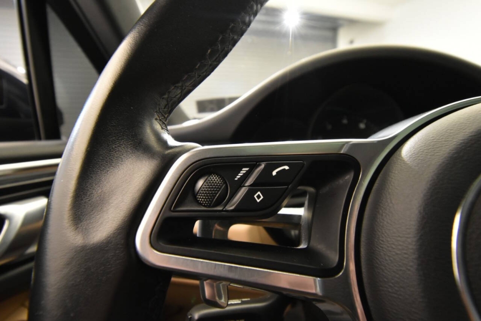 2020 Porsche Macan Base AWD 4dr SUV, Blue, Mileage: 72,446 - photo 26